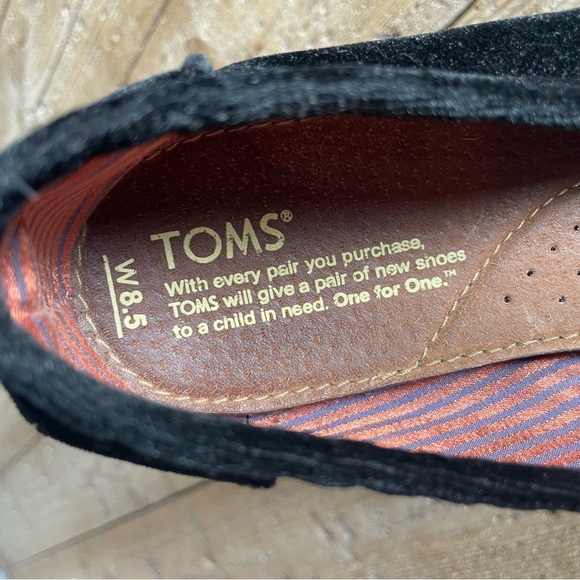 TOMS Black Velvet Skull Slip-On Flats 8.5 Limited Edition Goth Chic - Picture 10 of 11